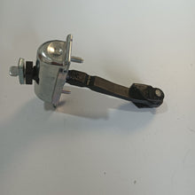 Load image into Gallery viewer, Catch Hinge Brake Stop Check Strap Limiter OE 13242975
