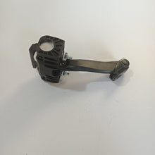 Load image into Gallery viewer, Catch Hinge Brake Stop Check Strap Limiter OE 13107851
