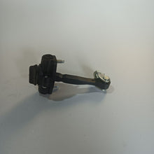 Load image into Gallery viewer, Catch Hinge Brake Stop Check Strap Limiter OE 51983934
